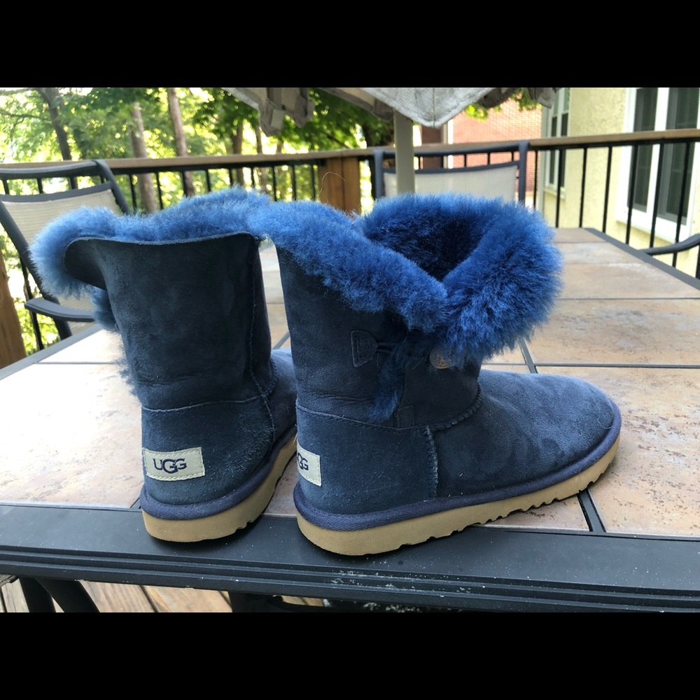 Ladies Ugg Bailey Button Boot Sz 5 - image 2